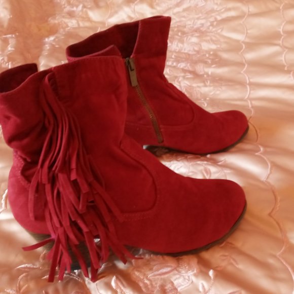 Red Boots with fringe - Picture 2 of 4